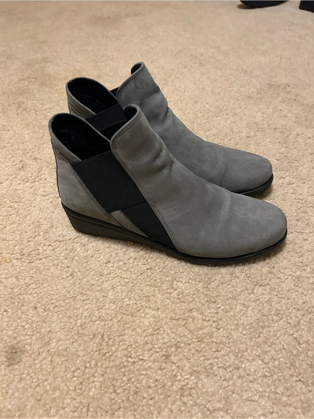 THE FLEXX Gray Ankle Booties with Black Elastic Panels size 7.5